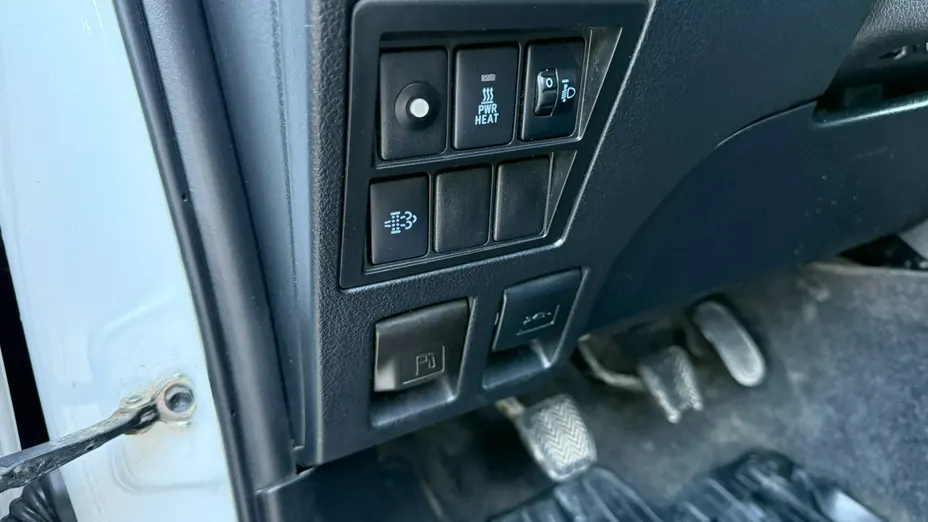 TOYOTA HiLux -
