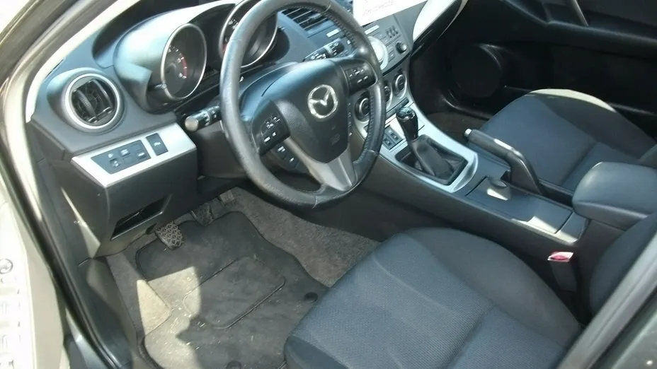 MAZDA 3 -