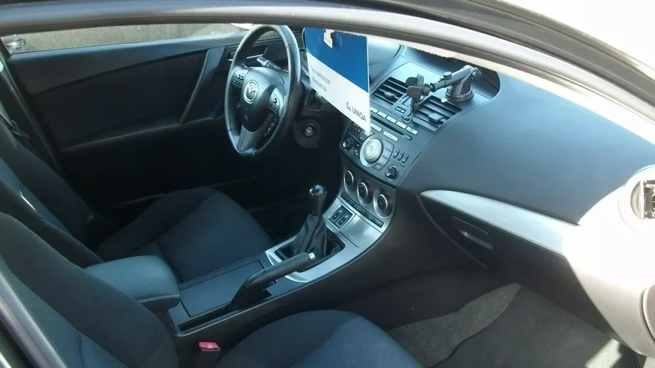 MAZDA 3 -