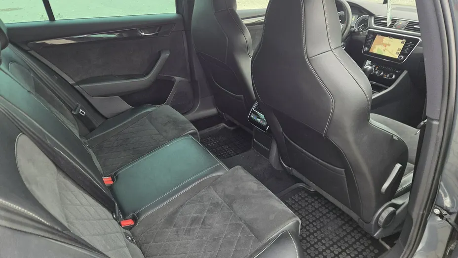 SKODA Superb -