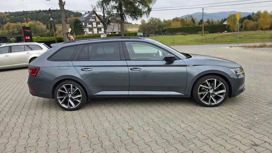 SKODA Superb -
