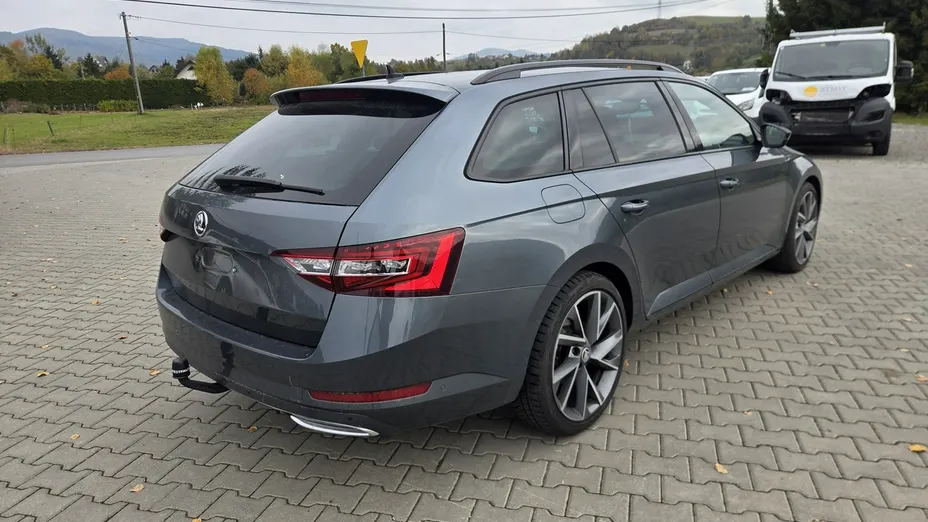 SKODA Superb -