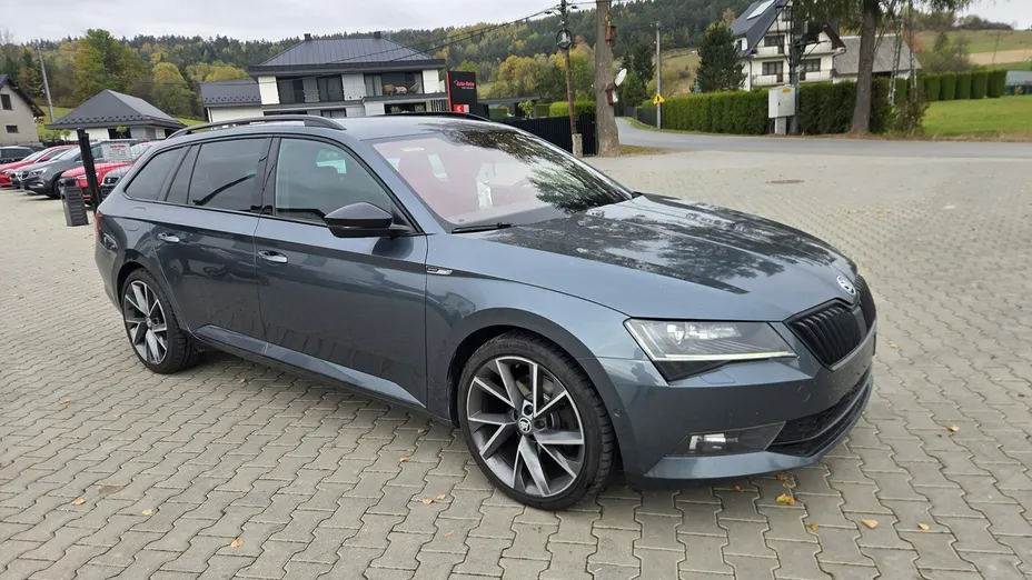 SKODA Superb -
