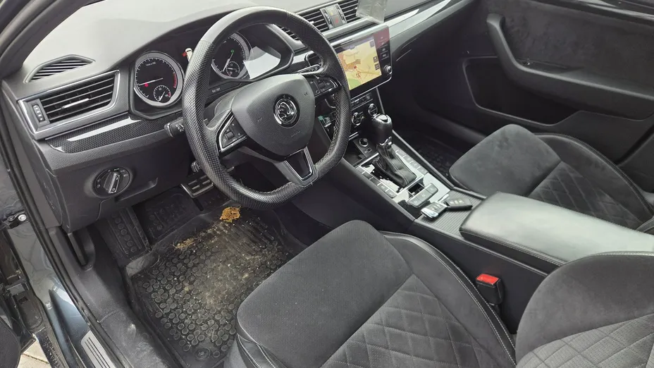 SKODA Superb -