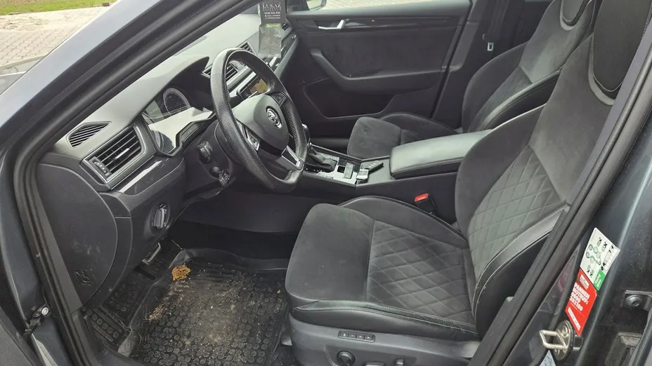 SKODA Superb -