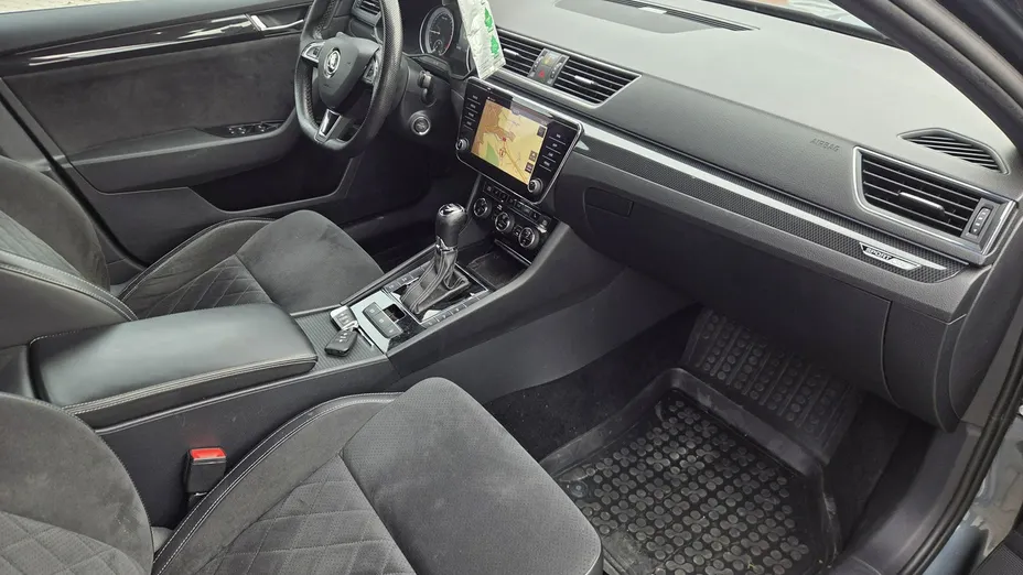 SKODA Superb -