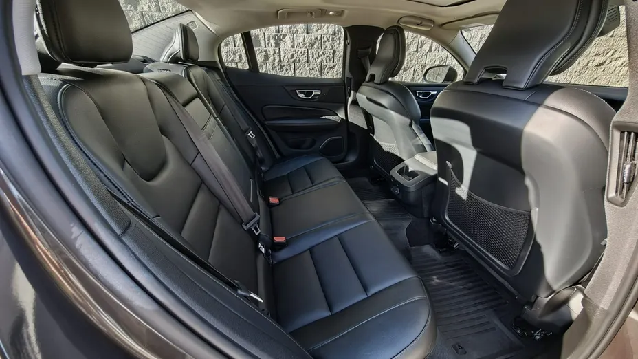 VOLVO S60 -