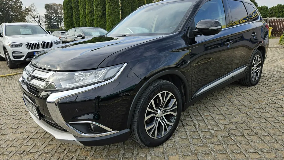MITSUBISHI Outlander -