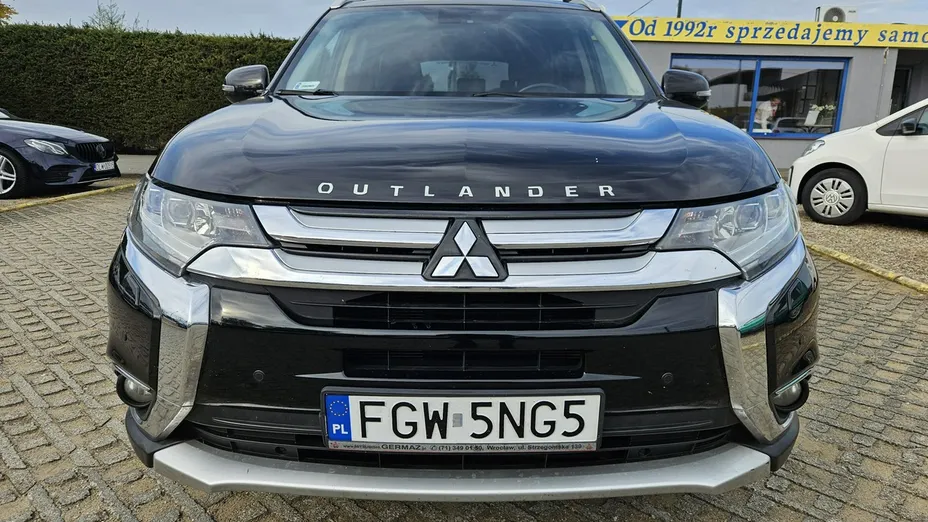 MITSUBISHI Outlander -