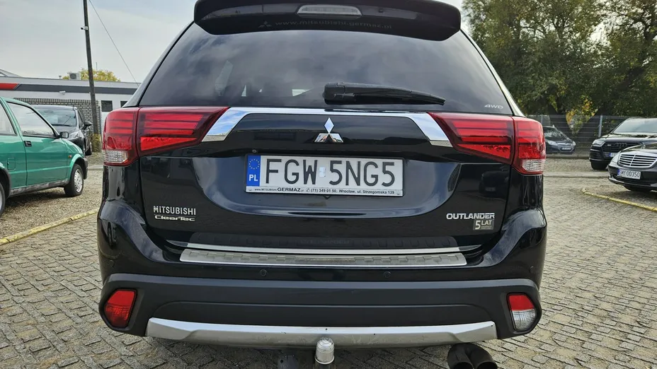 MITSUBISHI Outlander -