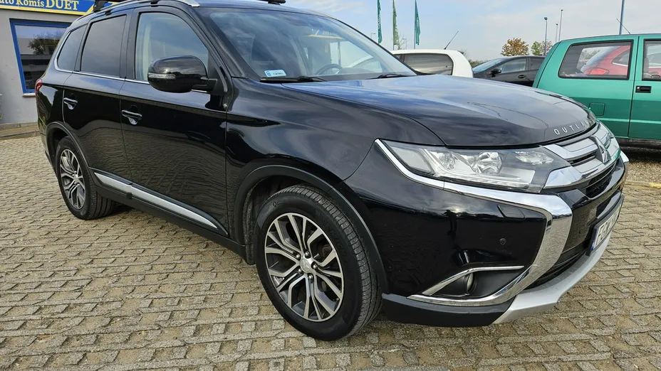 MITSUBISHI Outlander -