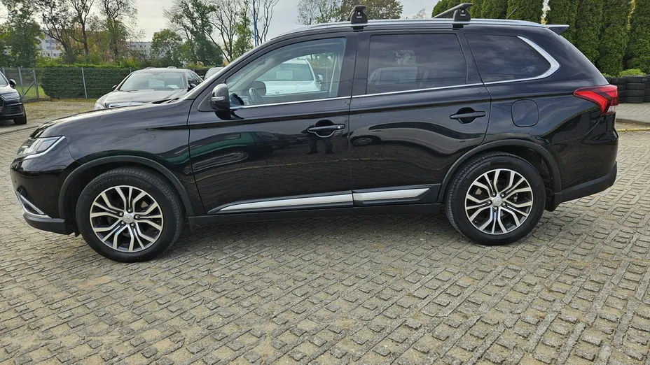 MITSUBISHI Outlander -