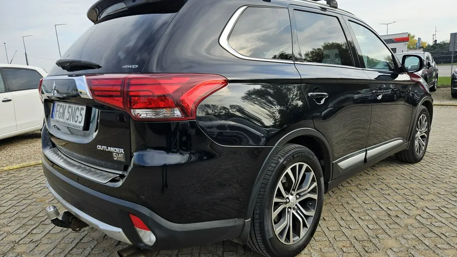 MITSUBISHI Outlander -