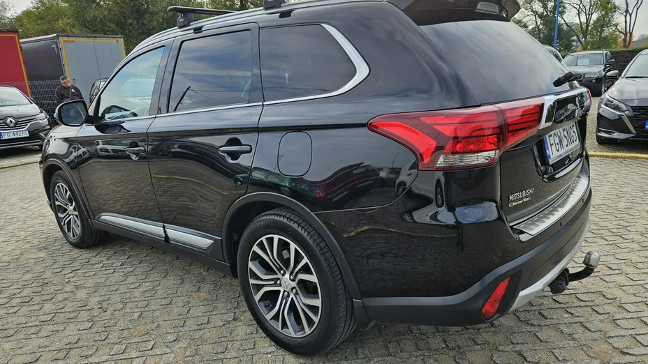 MITSUBISHI Outlander -