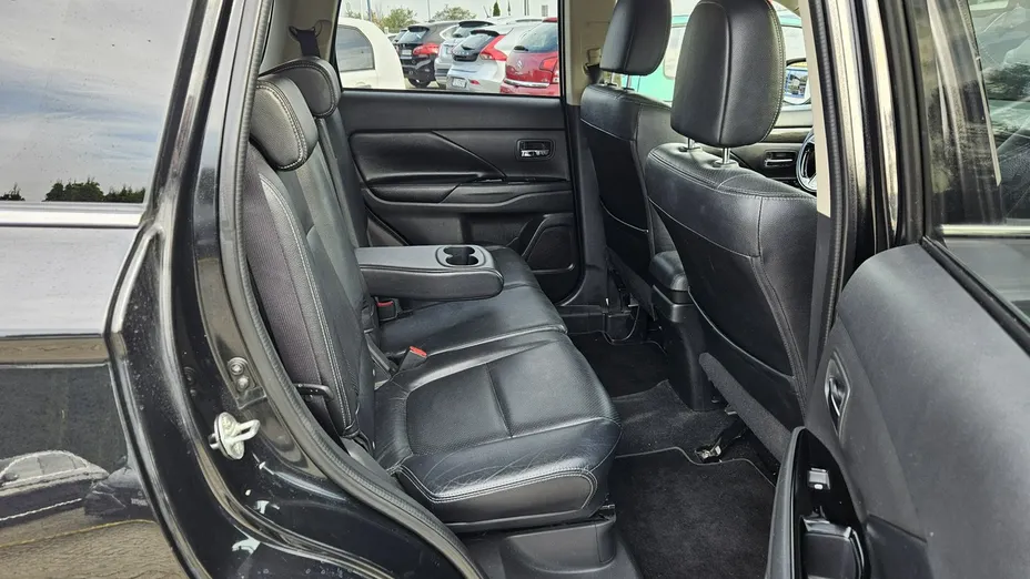 MITSUBISHI Outlander -