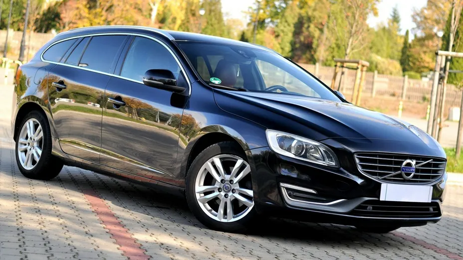 VOLVO V60 -