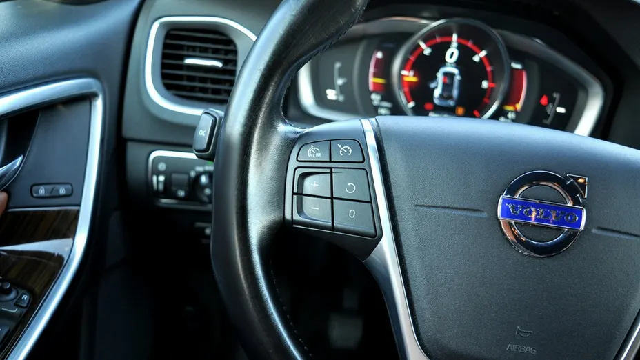 VOLVO V60 -