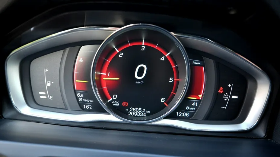 VOLVO V60 -