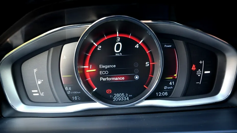 VOLVO V60 -