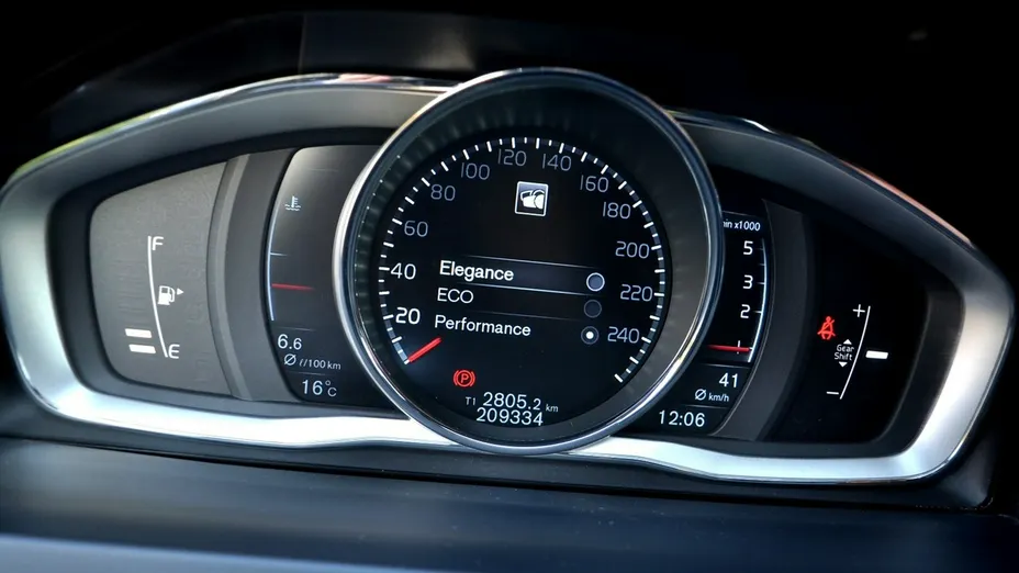 VOLVO V60 -