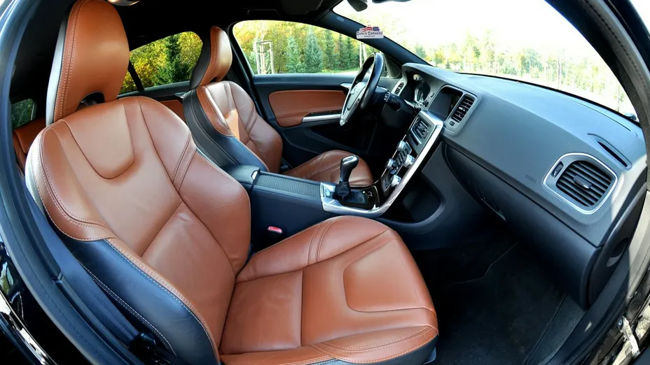 VOLVO V60 -