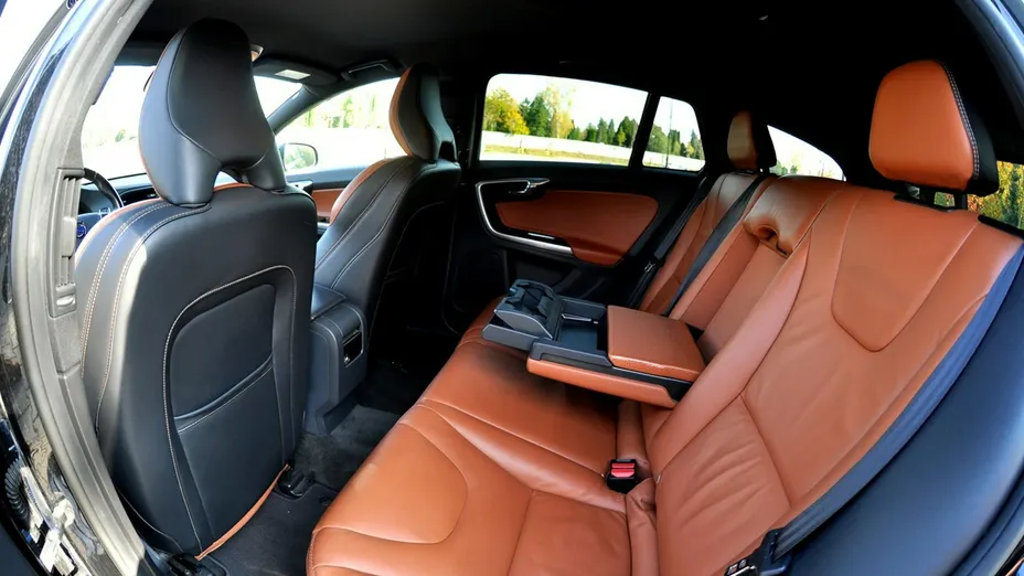 VOLVO V60 -
