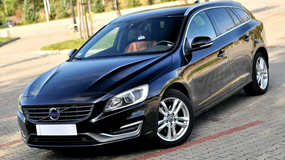 VOLVO V60 -