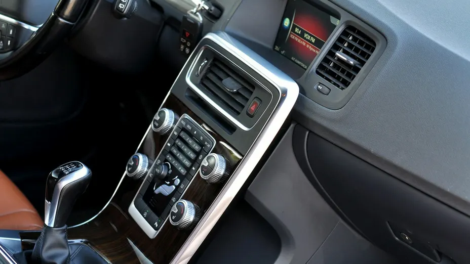 VOLVO V60 -