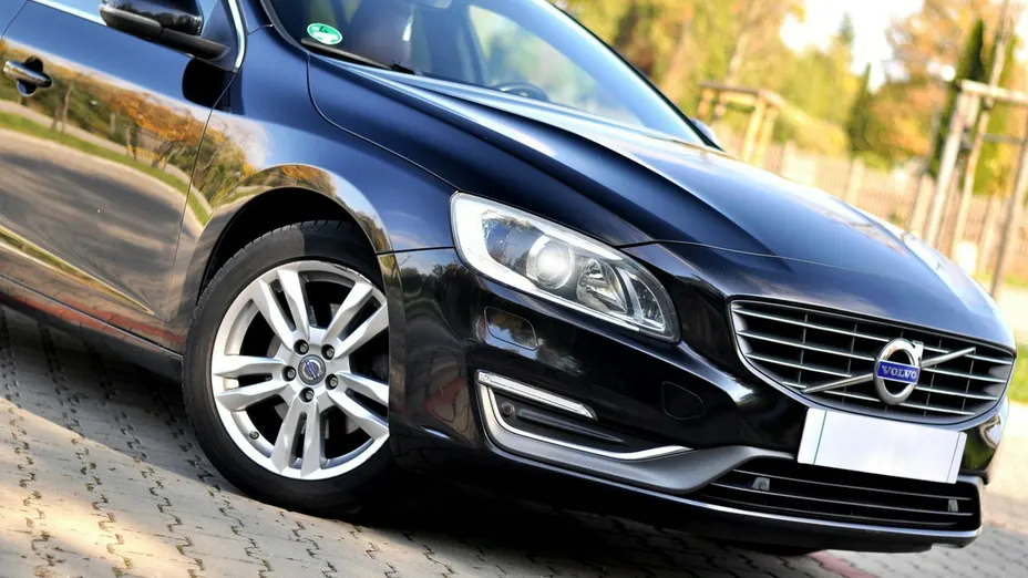 VOLVO V60 -