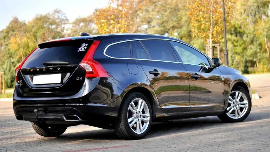 VOLVO V60 -