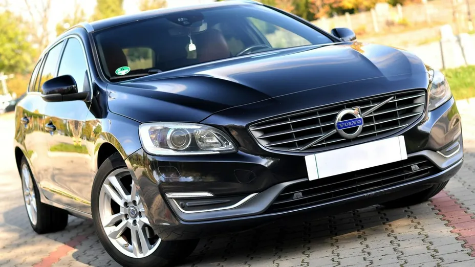 VOLVO V60 -