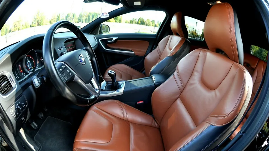 VOLVO V60 -