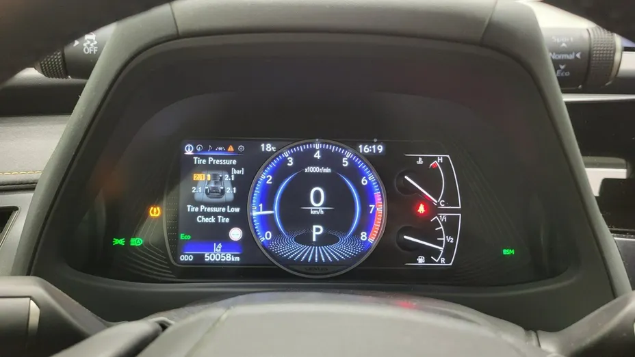 LEXUS UX -