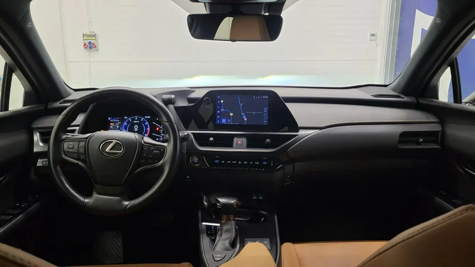 LEXUS UX -