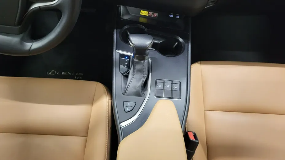 LEXUS UX -