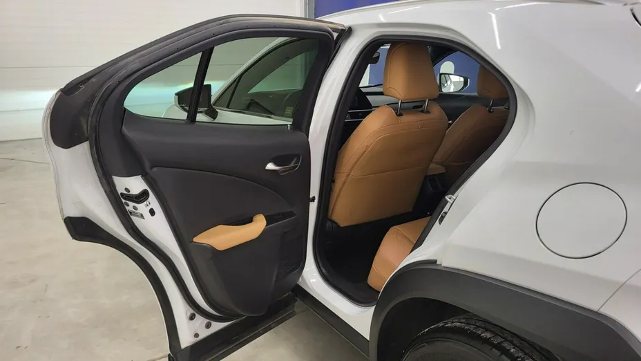 LEXUS UX -