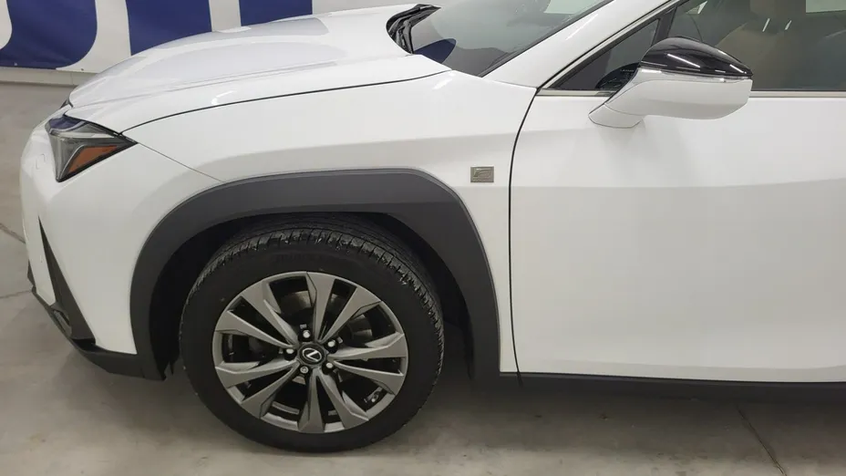 LEXUS UX -