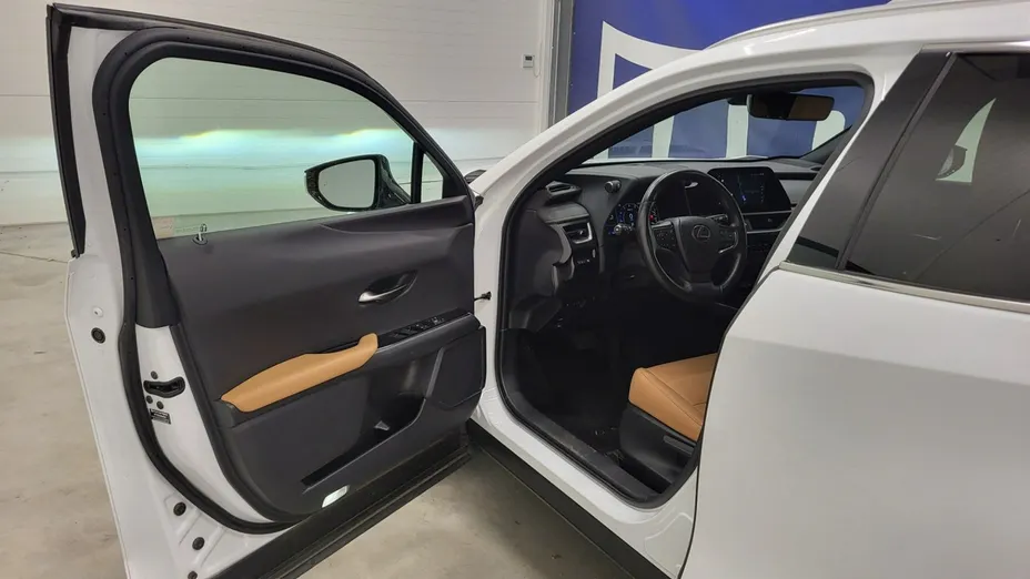 LEXUS UX -