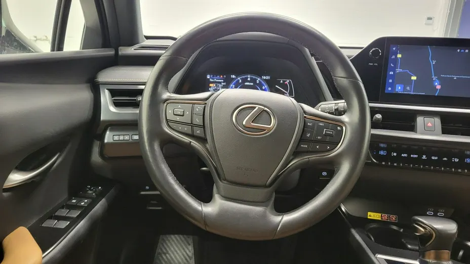 LEXUS UX -