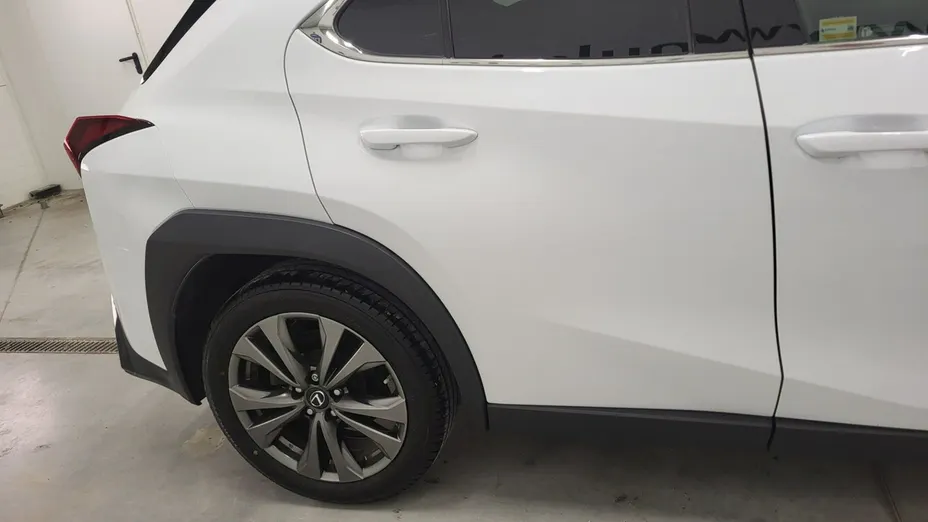LEXUS UX -
