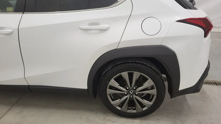 LEXUS UX -