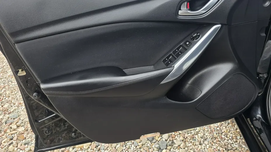 MAZDA 6 -