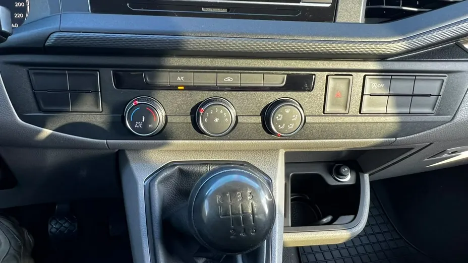 VOLKSWAGEN Transporter -