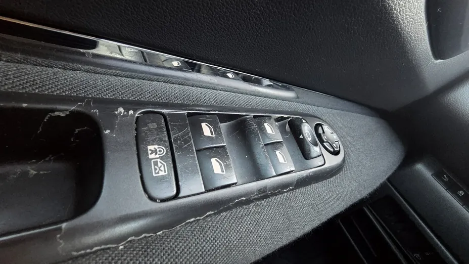 PEUGEOT 3008 -
