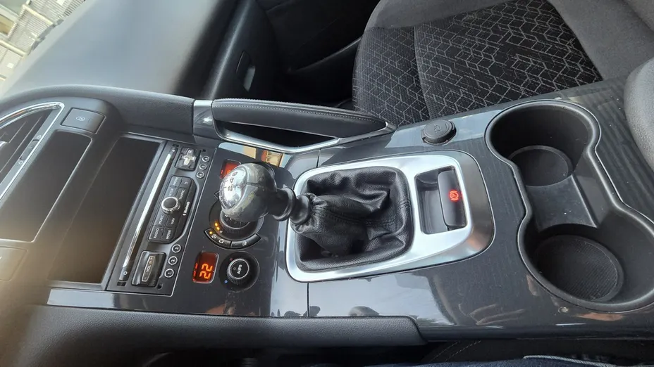 PEUGEOT 3008 -