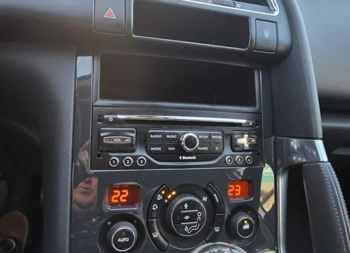 PEUGEOT 3008 -