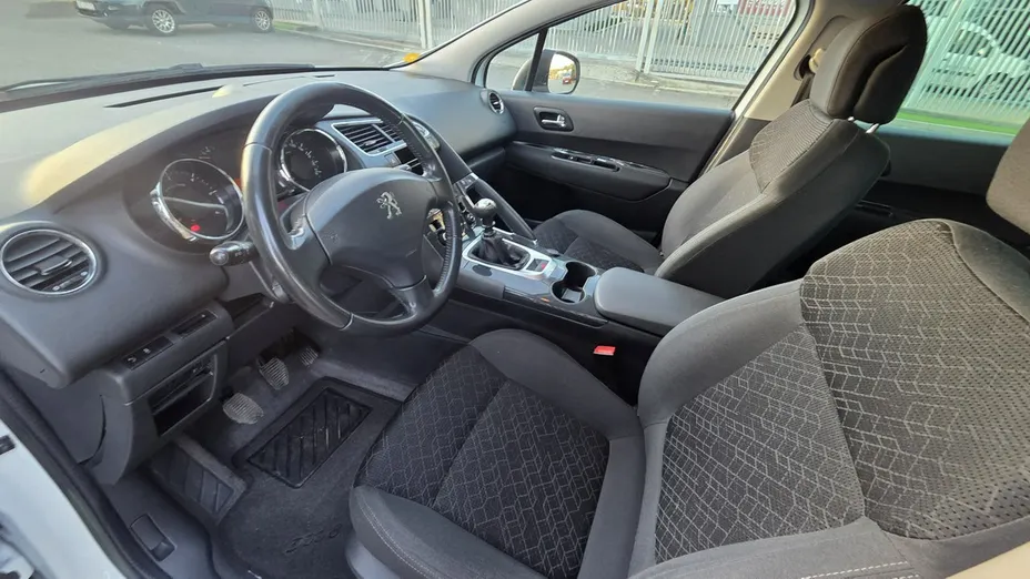PEUGEOT 3008 -