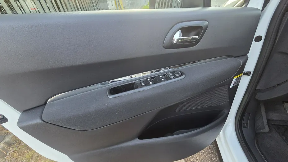 PEUGEOT 3008 -