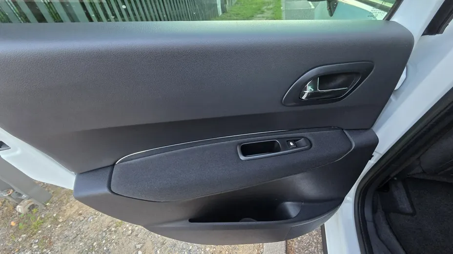 PEUGEOT 3008 -