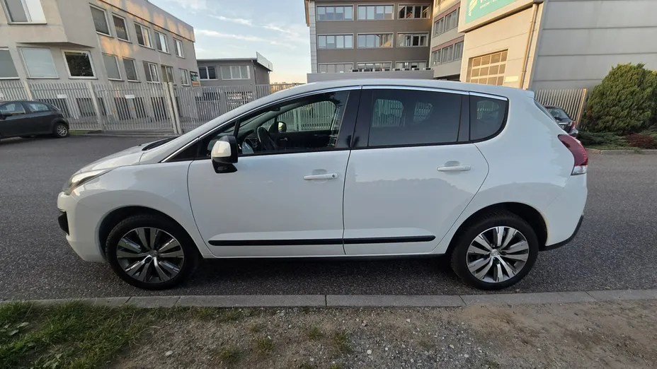 PEUGEOT 3008 -
